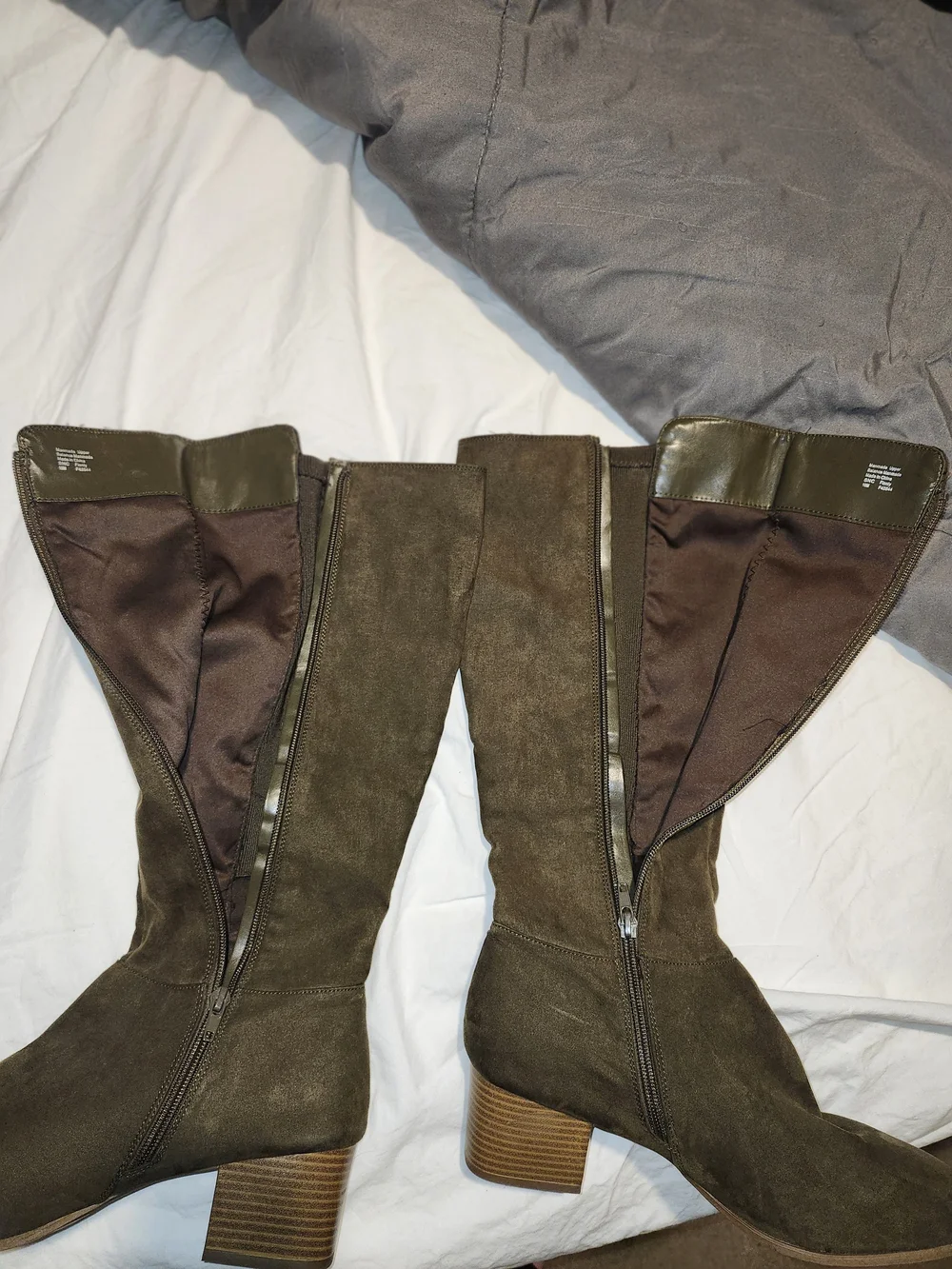 Women's Knee-High Suede Boots in Brown